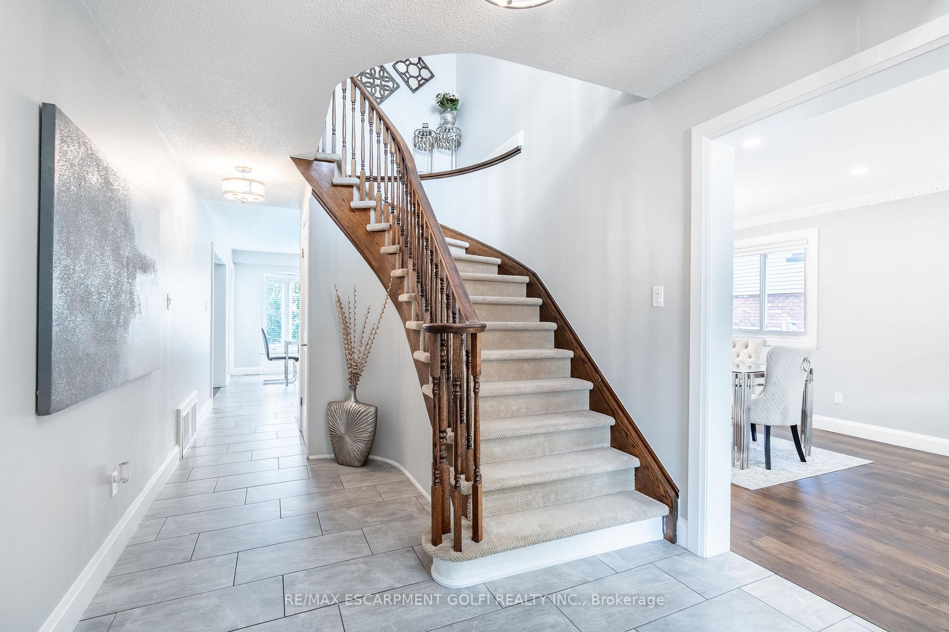 Photo 4 of 11 Sumner Crescent, Grimsby, Grimsby Beach — HOMEH