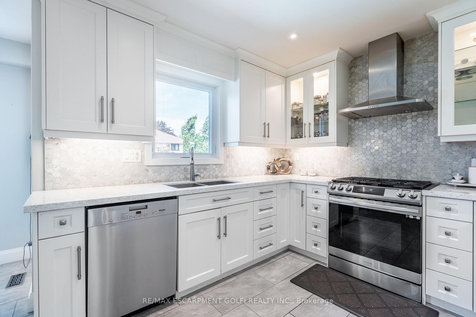 Photo 11 of 11 Sumner Crescent, Grimsby, Grimsby Beach — HOMEH