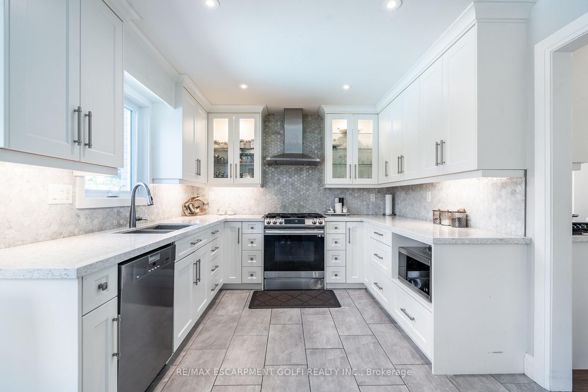Photo 41 of 11 Sumner Crescent, Grimsby, Grimsby Beach — HOMEH