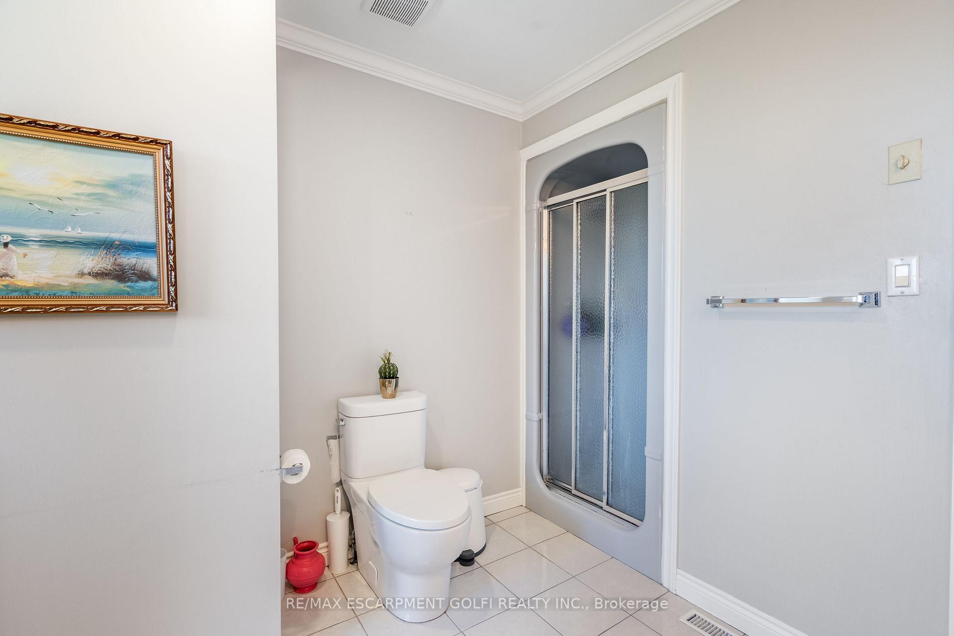 Photo 13 of 11 Sumner Crescent, Grimsby, Grimsby Beach — HOMEH