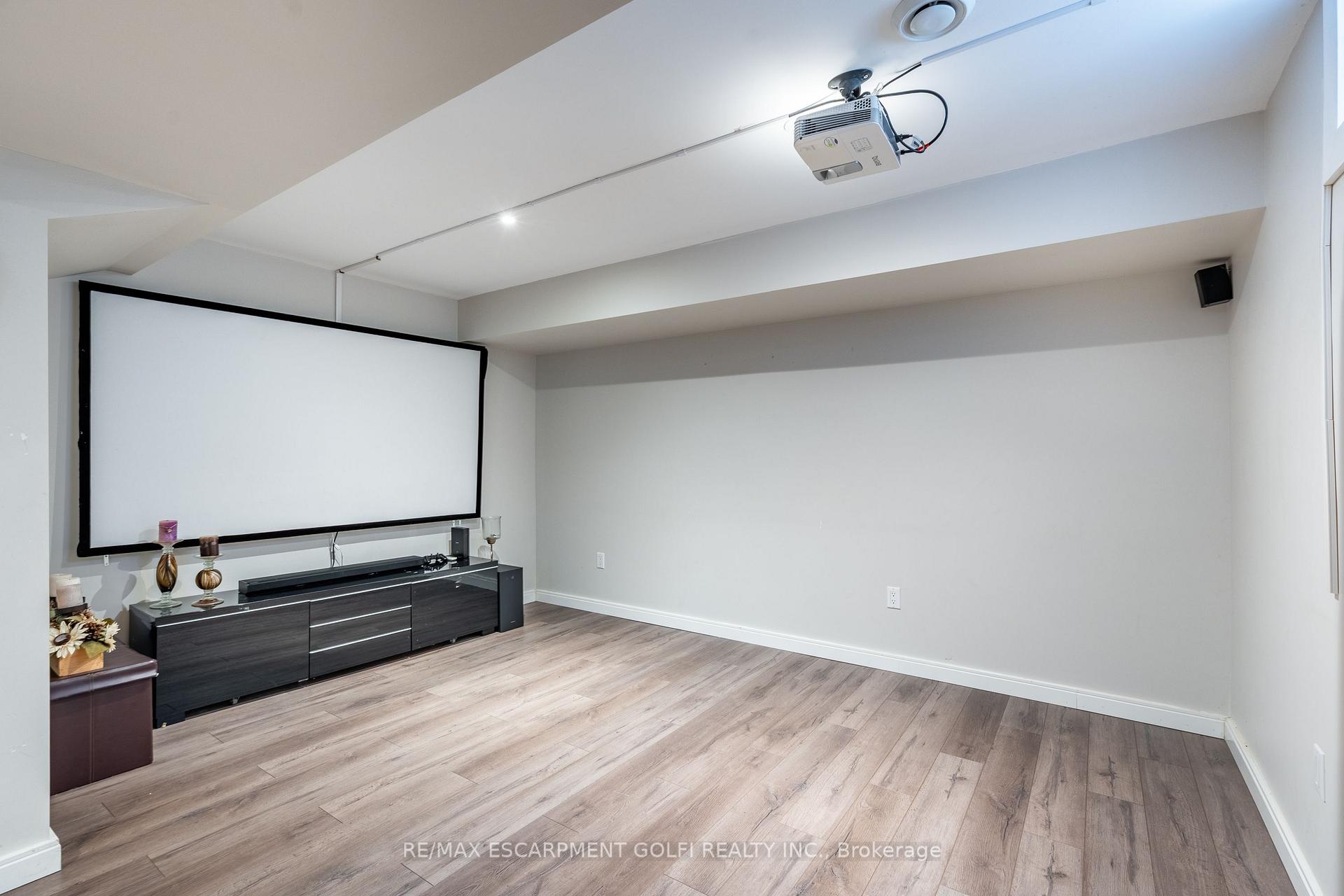 Photo 23 of 11 Sumner Crescent, Grimsby, Grimsby Beach — HOMEH