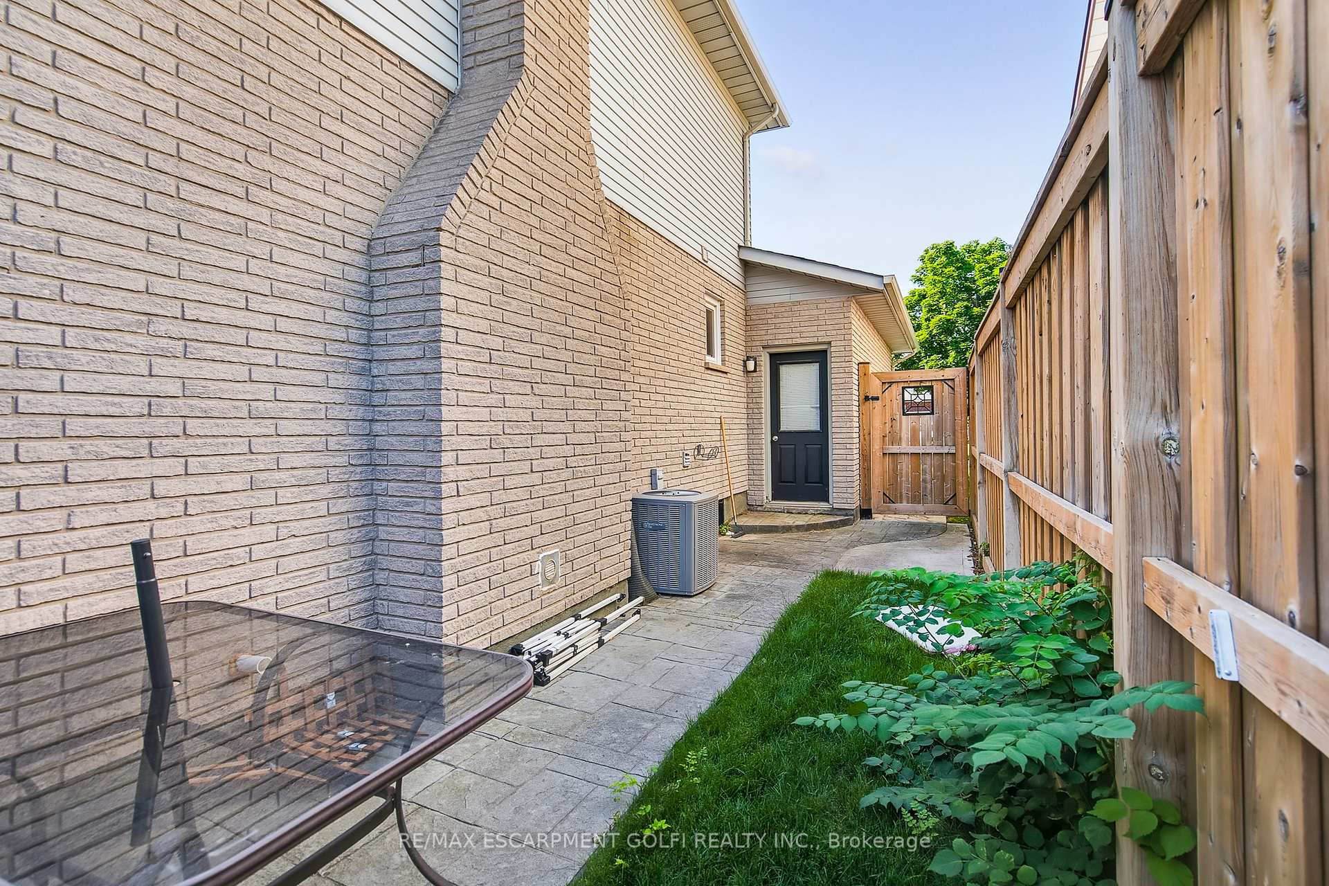 Photo 39 of 11 Sumner Crescent, Grimsby, Grimsby Beach — HOMEH