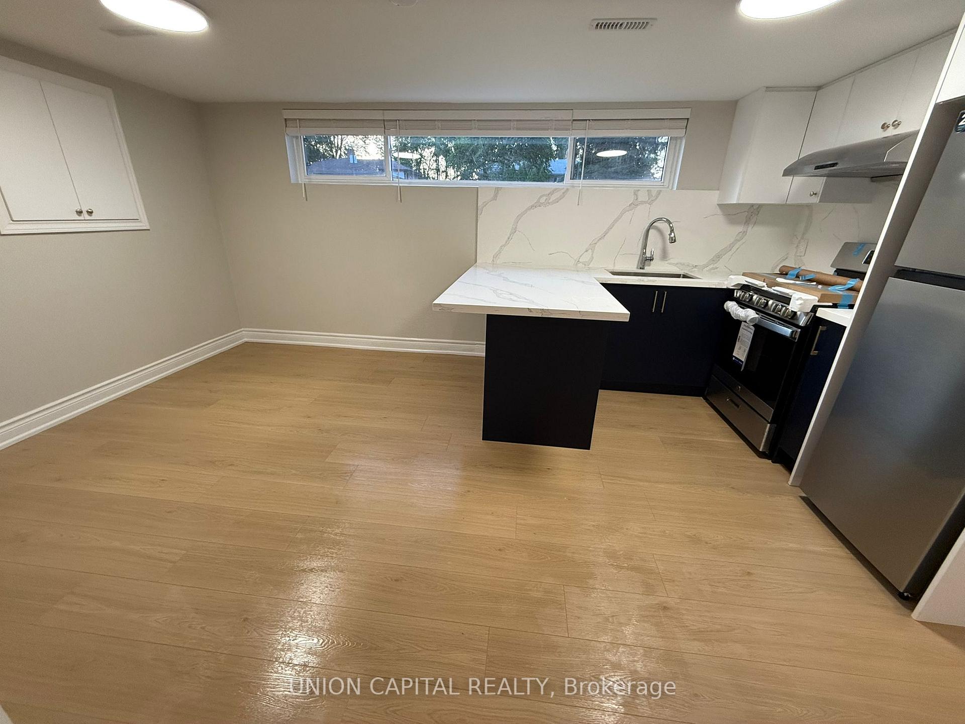 Photo 2 of Unit A, 117 Sherwood Forest Drive, Markham, Bullock — HOMEH