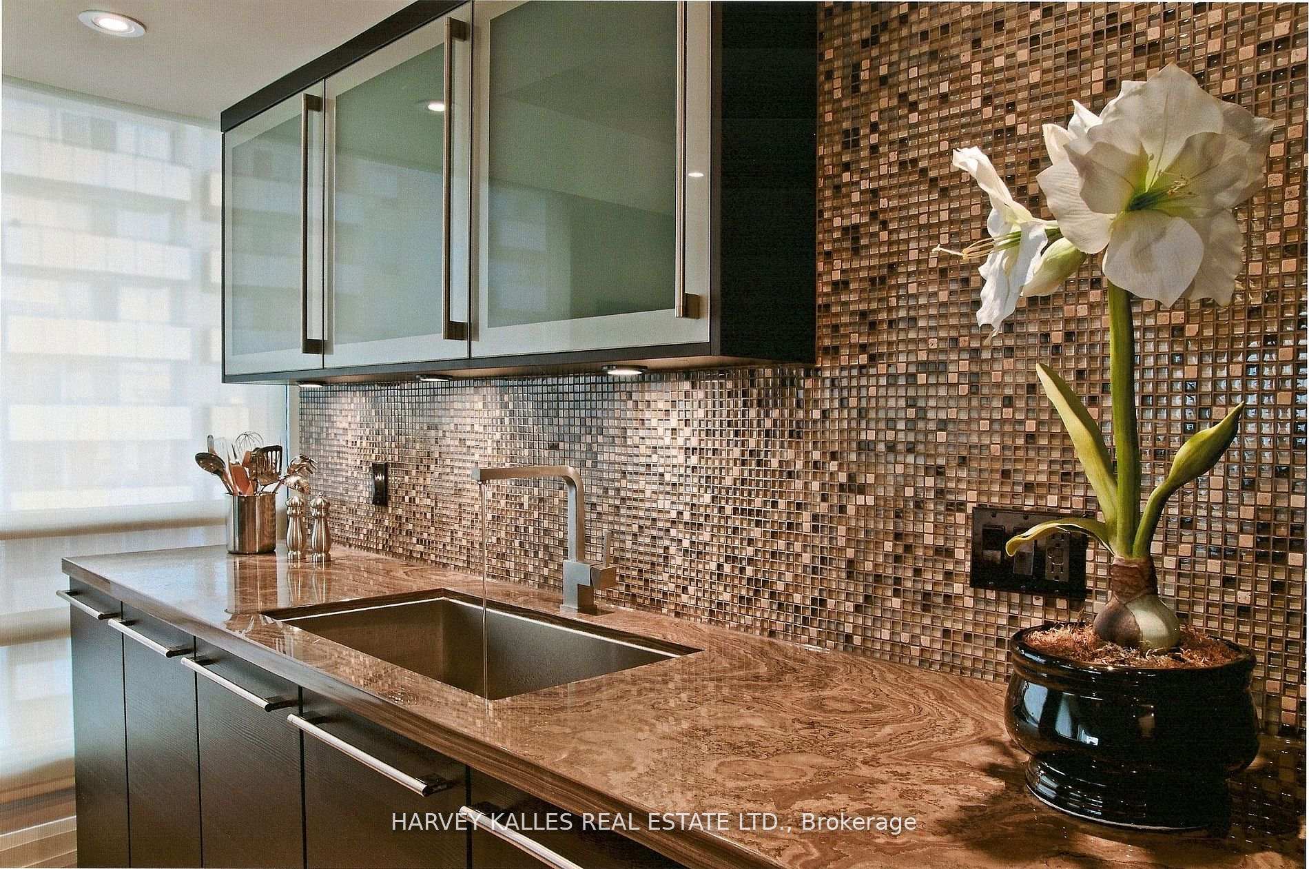 Photo 10 of Unit PH09, 447 Walmer Road, Toronto, Forest Hill South — HOMEH
