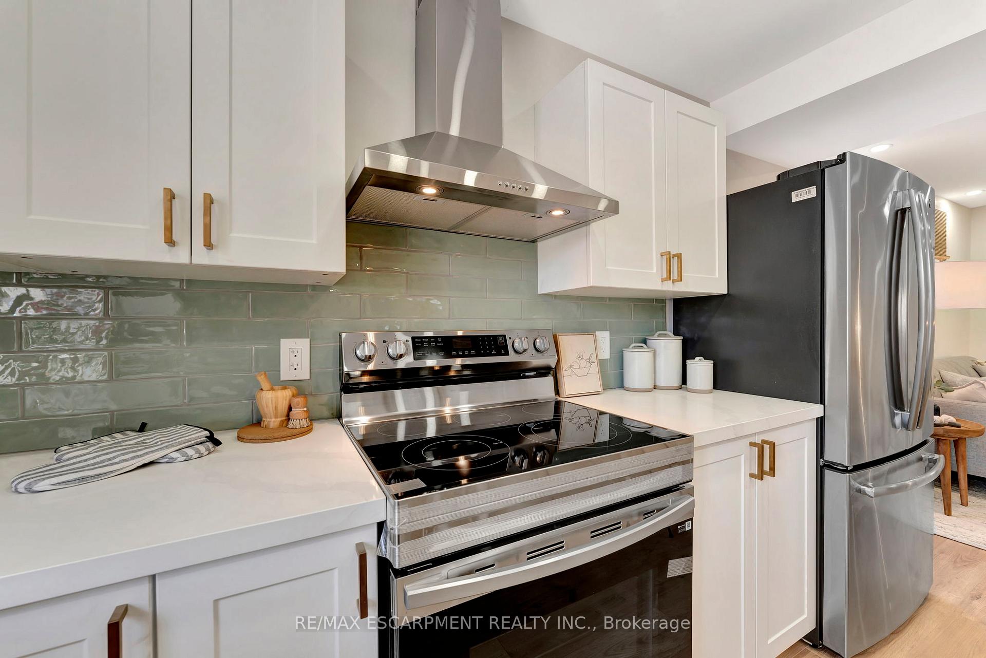 Photo 10 of 24 Carlisle Street, Hamilton, Crown Point — HOMEH