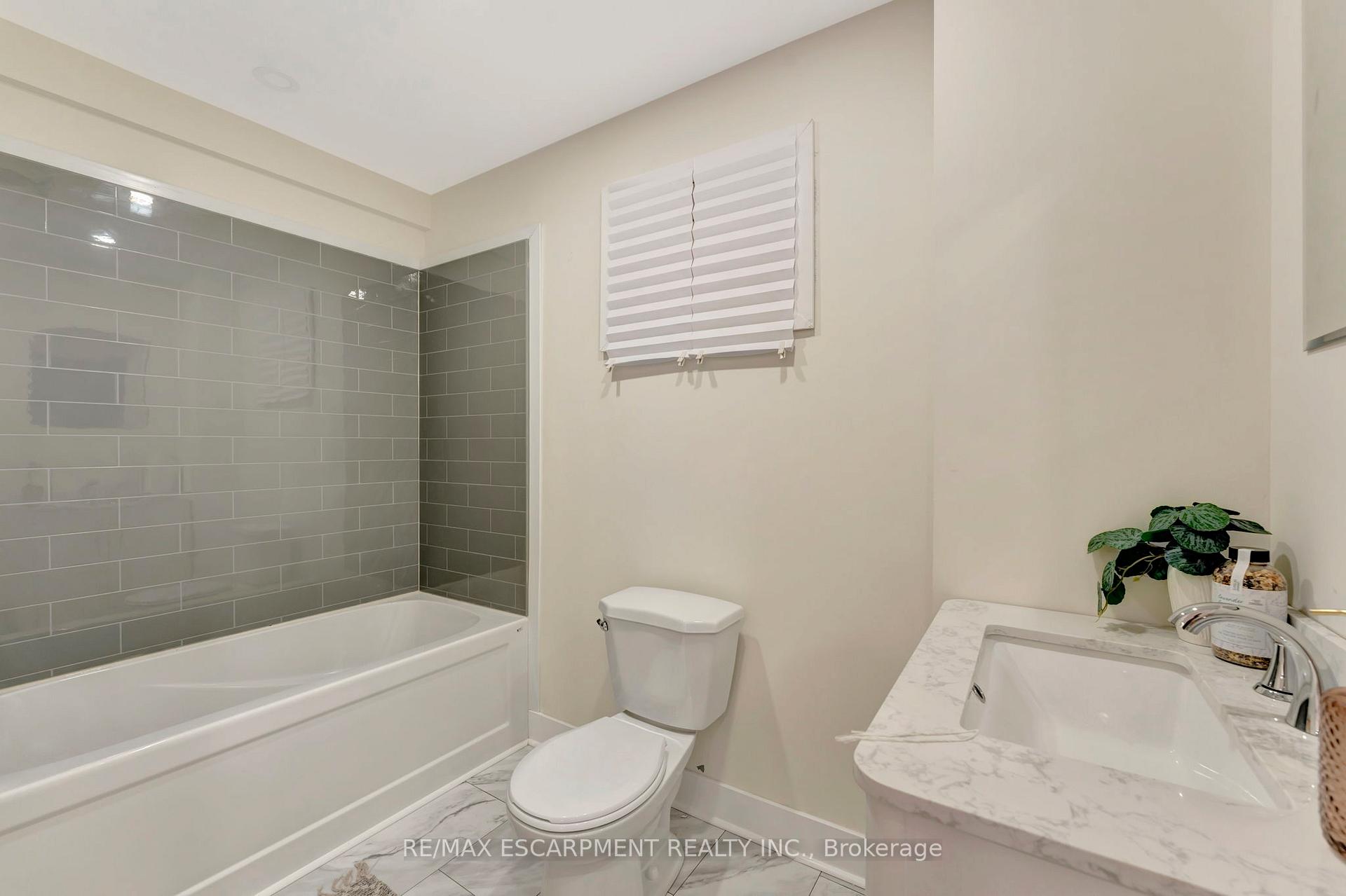 Photo 13 of 24 Carlisle Street, Hamilton, Crown Point — HOMEH
