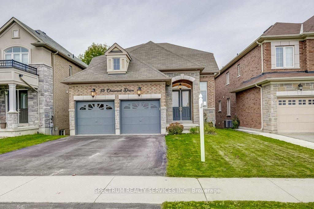 Photo 3 of 35 Chaumont Drive, Hamilton, Stoney Creek Mountain — HOMEH