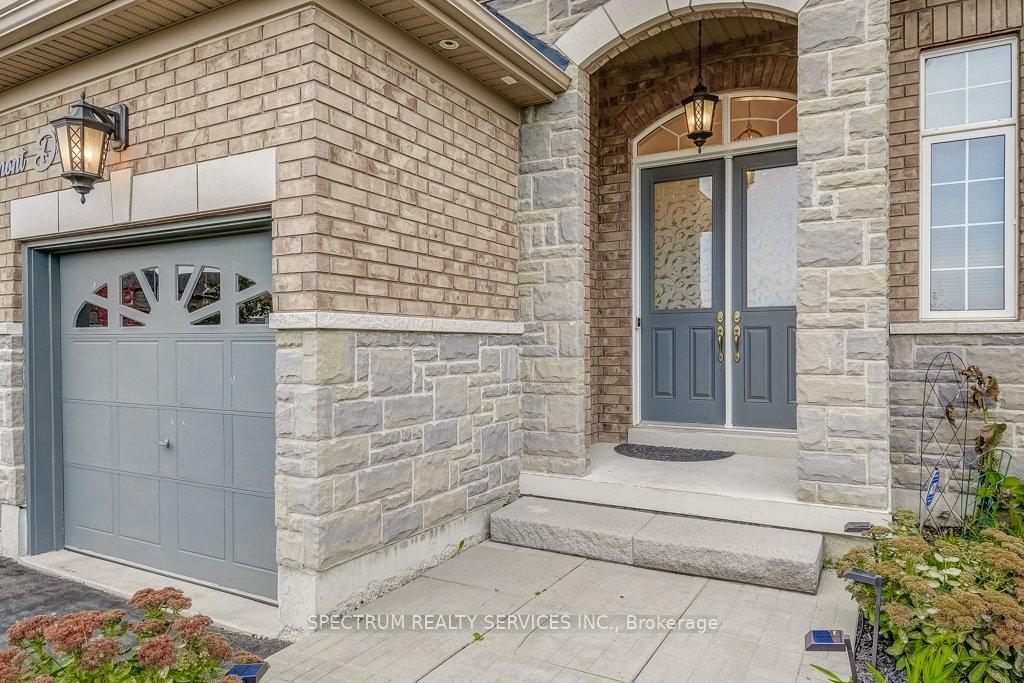 Photo 5 of 35 Chaumont Drive, Hamilton, Stoney Creek Mountain — HOMEH