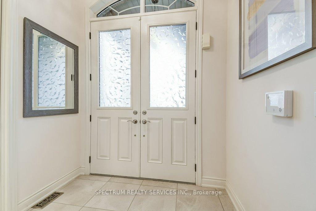 Photo 2 of 35 Chaumont Drive, Hamilton, Stoney Creek Mountain — HOMEH
