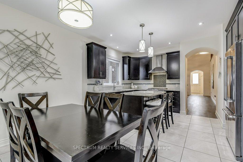 Photo 7 of 35 Chaumont Drive, Hamilton, Stoney Creek Mountain — HOMEH
