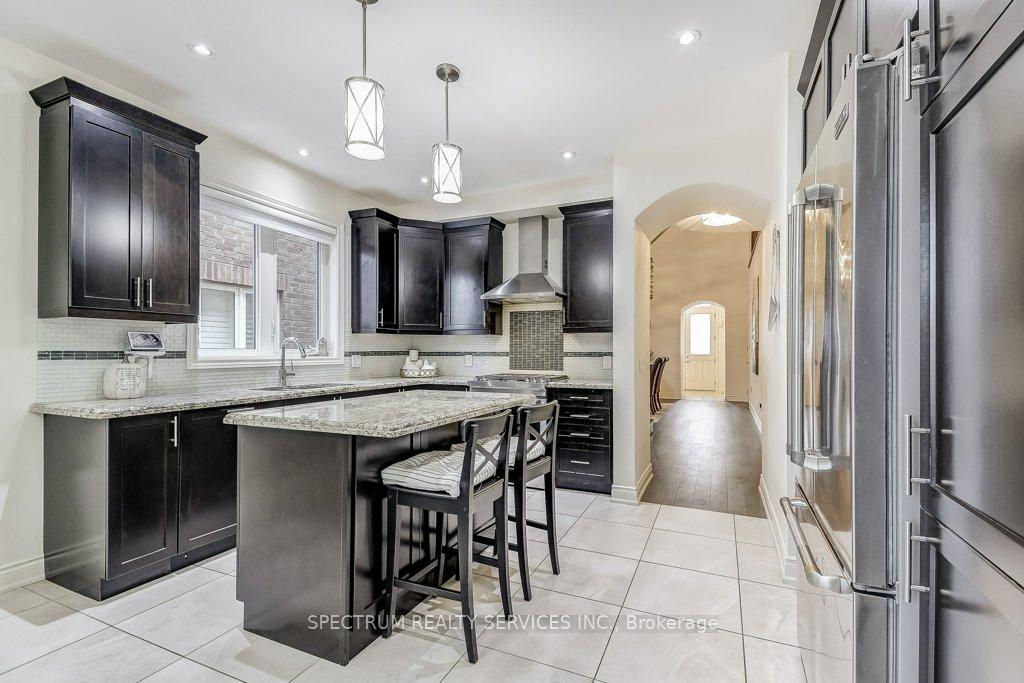 Photo 8 of 35 Chaumont Drive, Hamilton, Stoney Creek Mountain — HOMEH