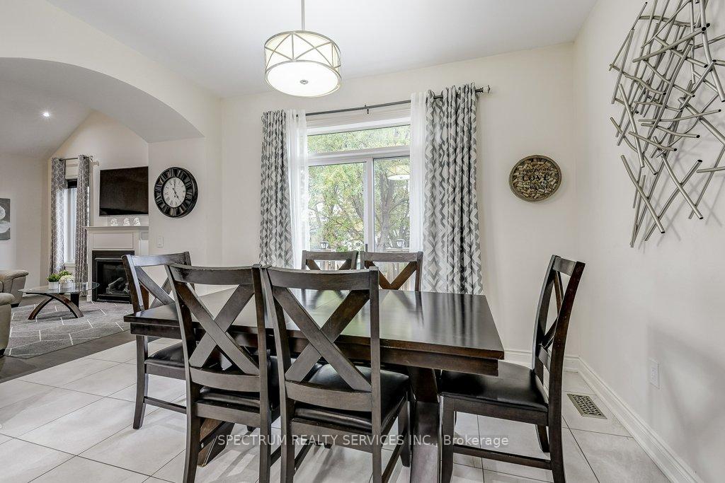 Photo 13 of 35 Chaumont Drive, Hamilton, Stoney Creek Mountain — HOMEH