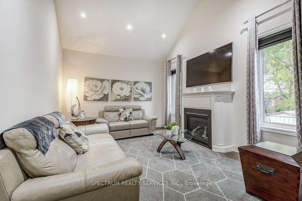 Photo 10 of 35 Chaumont Drive, Hamilton, Stoney Creek Mountain — HOMEH
