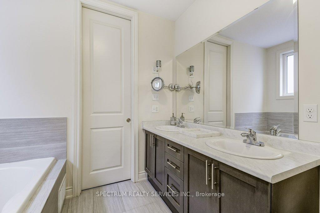 Photo 16 of 35 Chaumont Drive, Hamilton, Stoney Creek Mountain — HOMEH