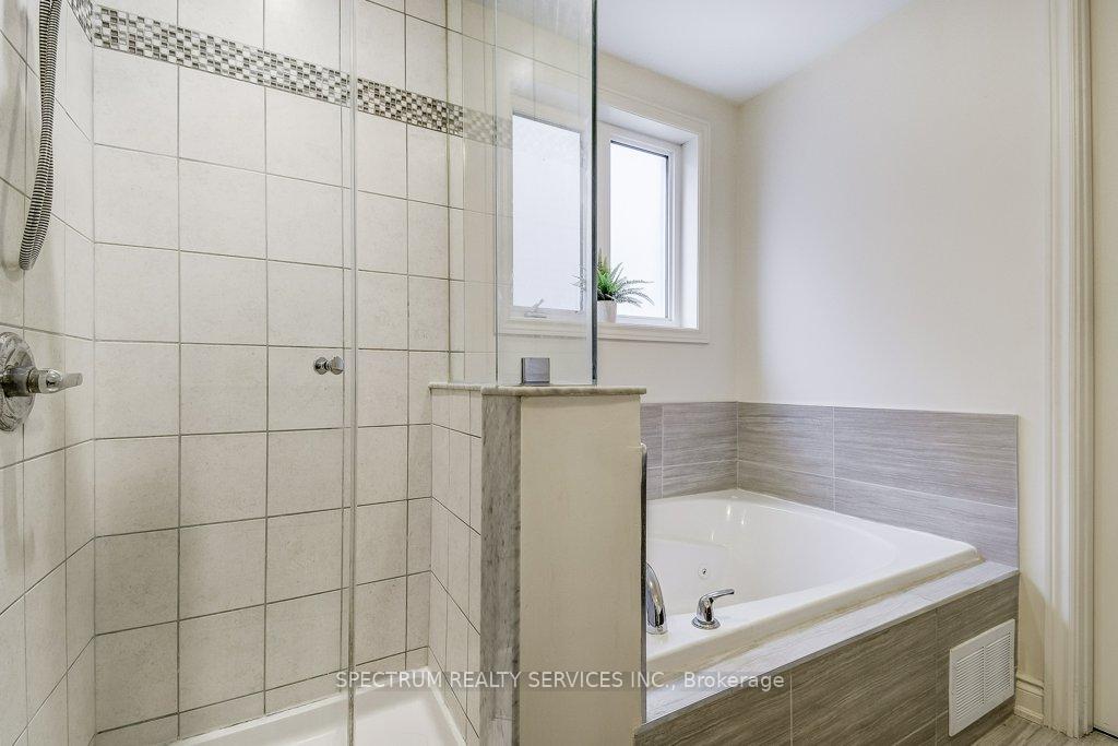 Photo 15 of 35 Chaumont Drive, Hamilton, Stoney Creek Mountain — HOMEH