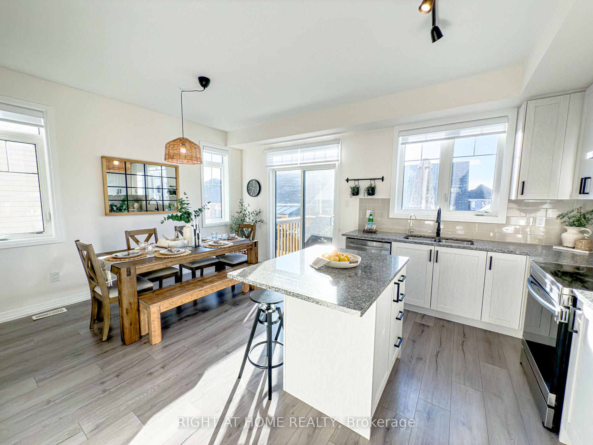 Photo 9 of 31 Bavin Street, Clarington, Bowmanville — HOMEH