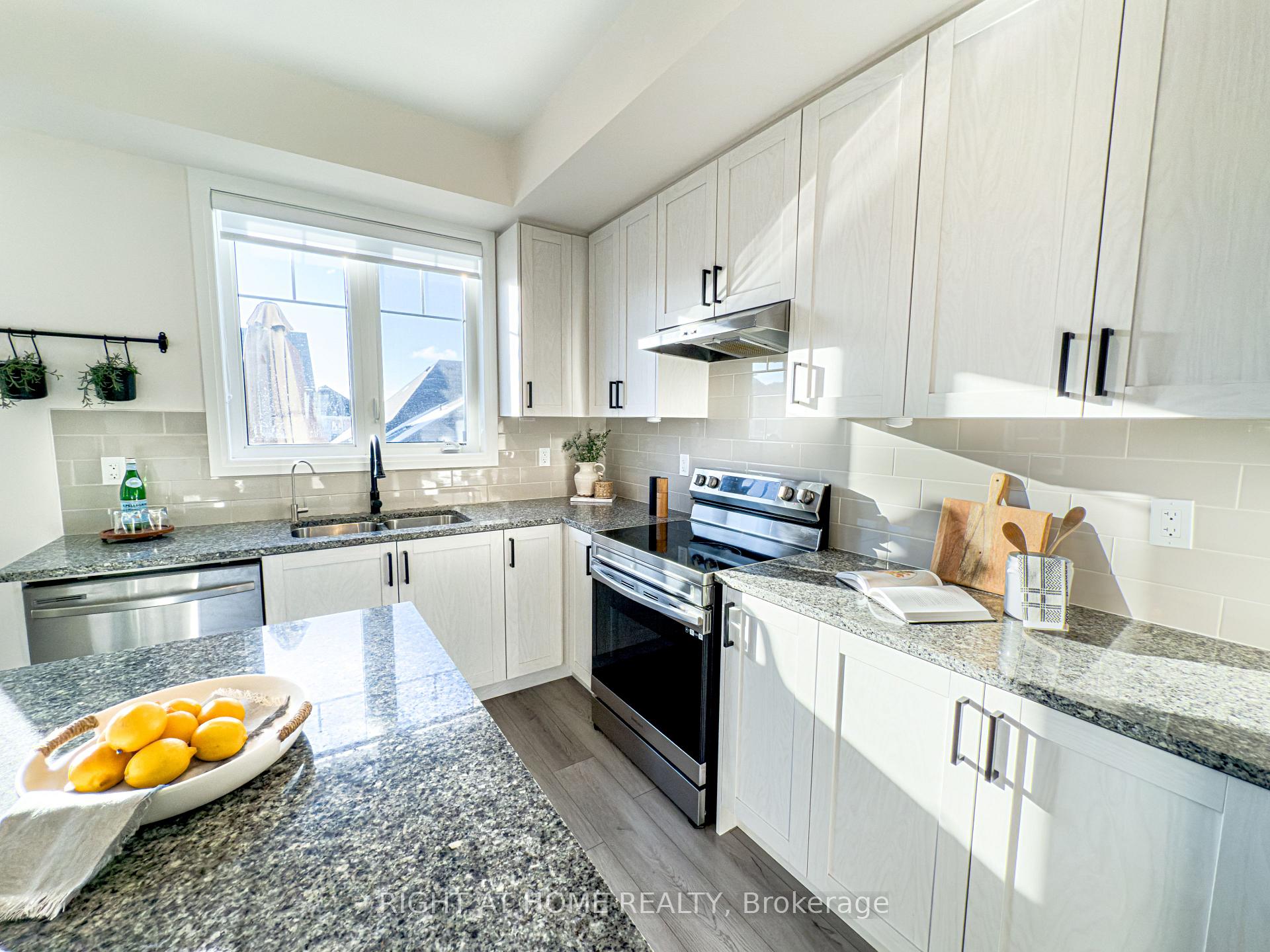Photo 11 of 31 Bavin Street, Clarington, Bowmanville — HOMEH