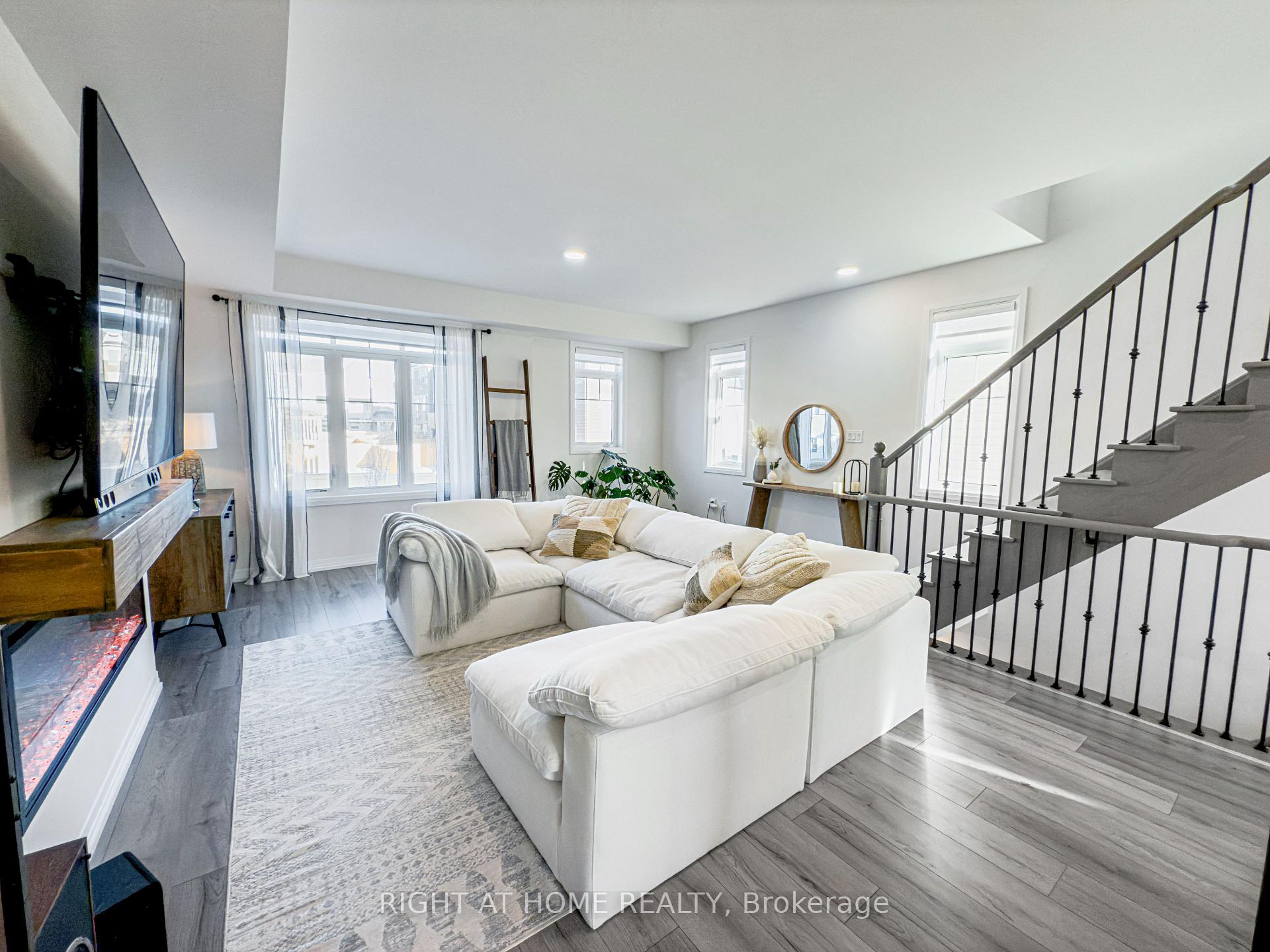 Photo 18 of 31 Bavin Street, Clarington, Bowmanville — HOMEH