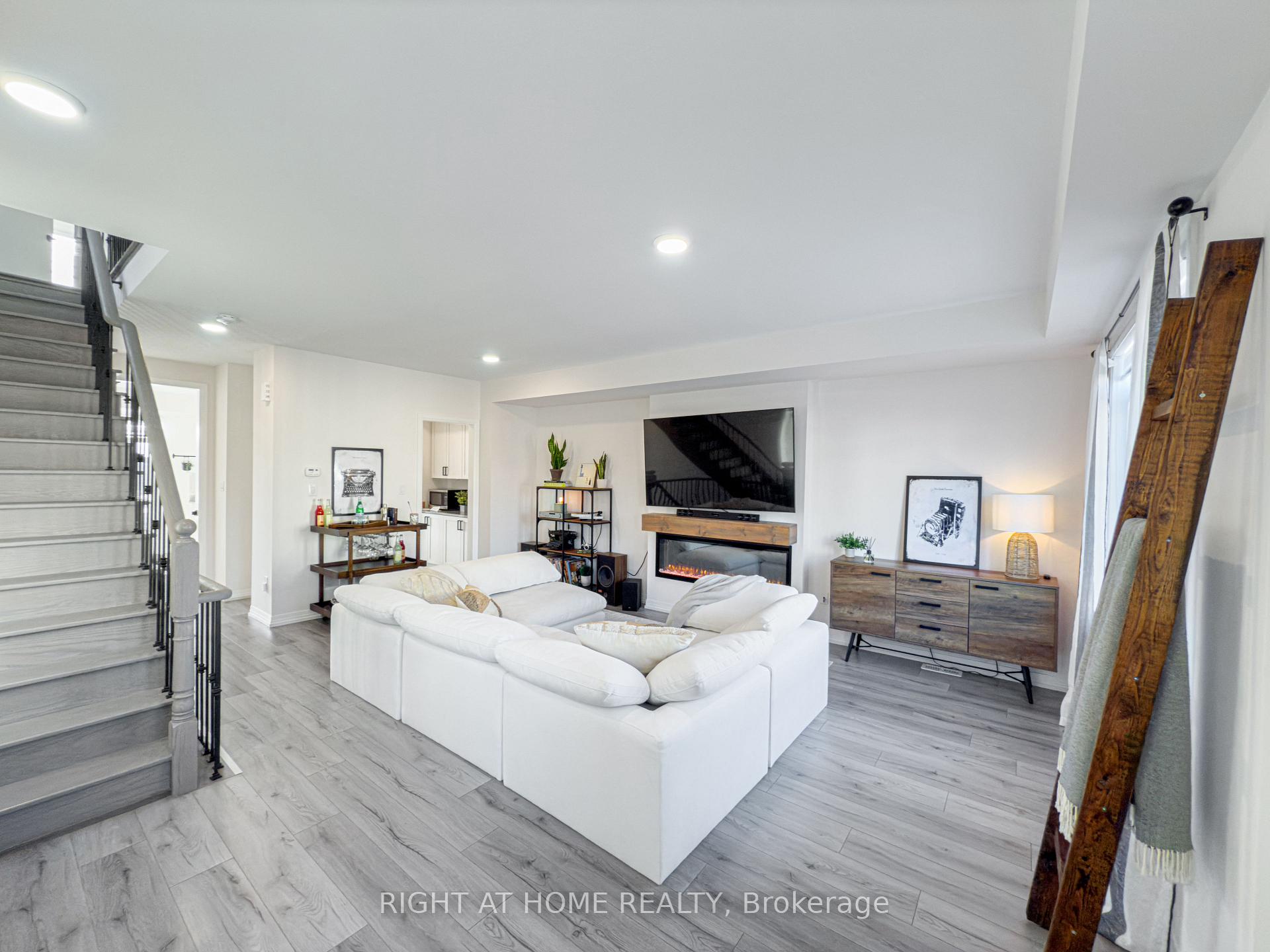 Photo 19 of 31 Bavin Street, Clarington, Bowmanville — HOMEH