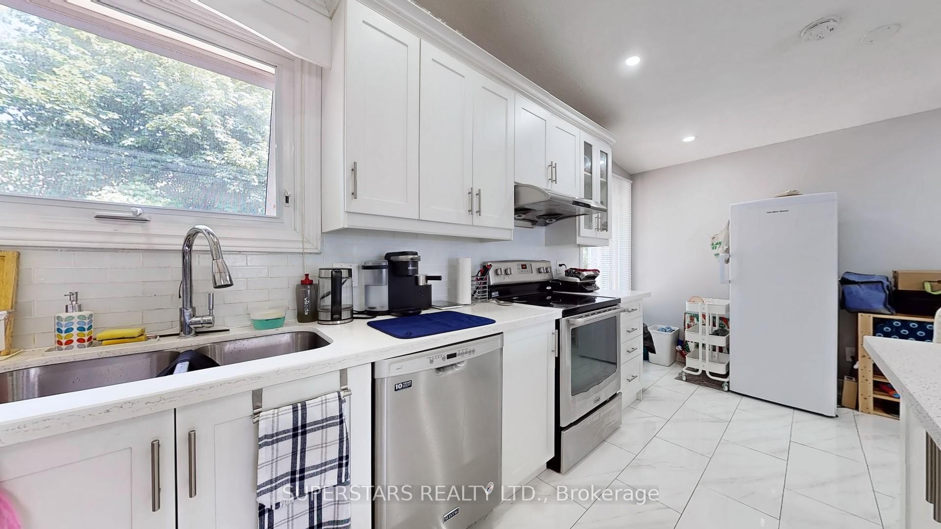 Photo 11 of 324 Mohawk Road W, Hamilton, Buchanan — HOMEH