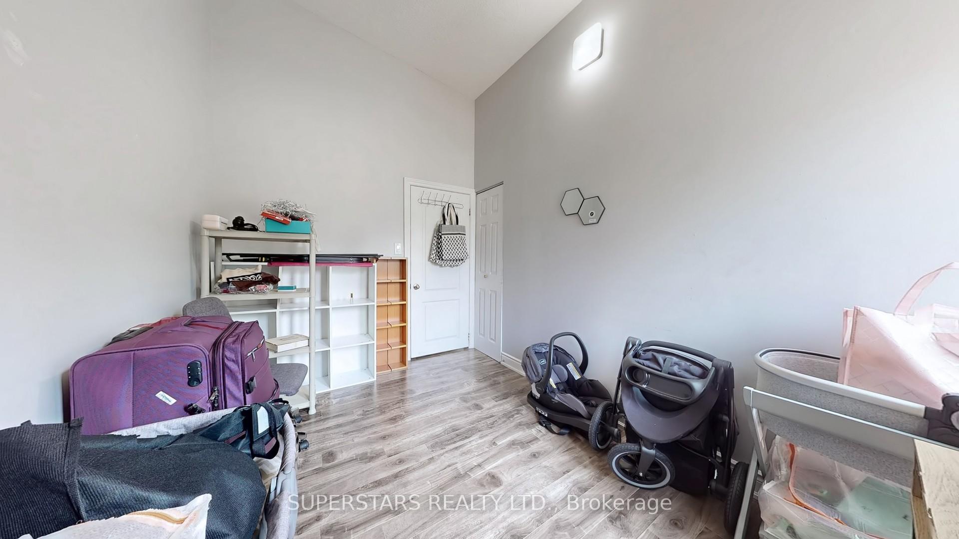 Photo 2 of 324 Mohawk Road W, Hamilton, Buchanan — HOMEH