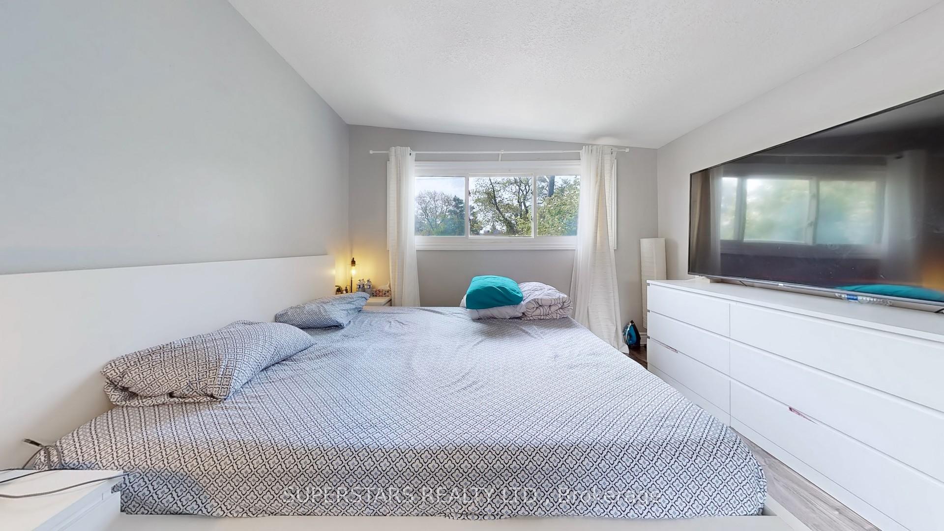 Photo 19 of 324 Mohawk Road W, Hamilton, Buchanan — HOMEH