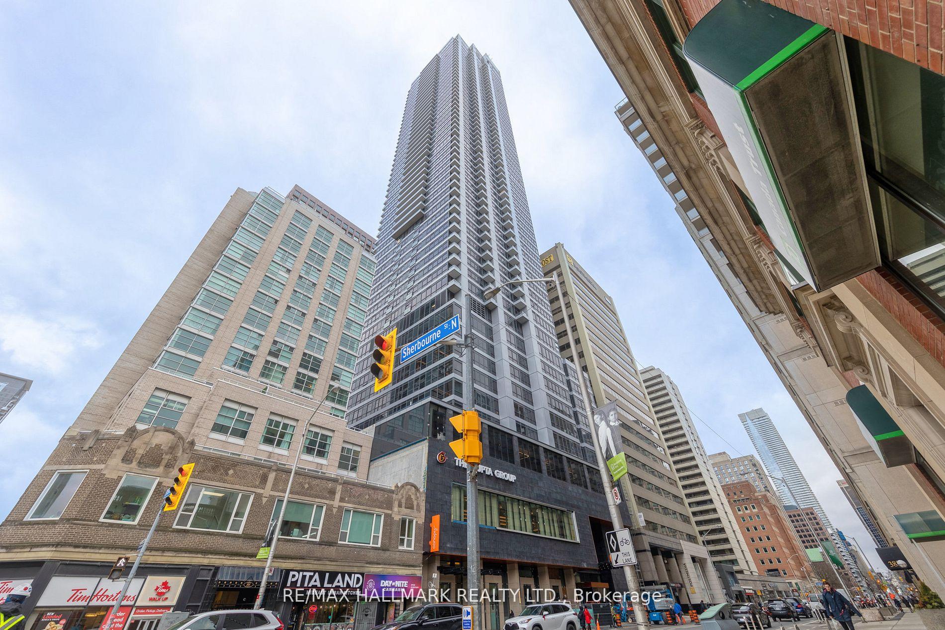 Front of Unit 2607, 395 Bloor Street E