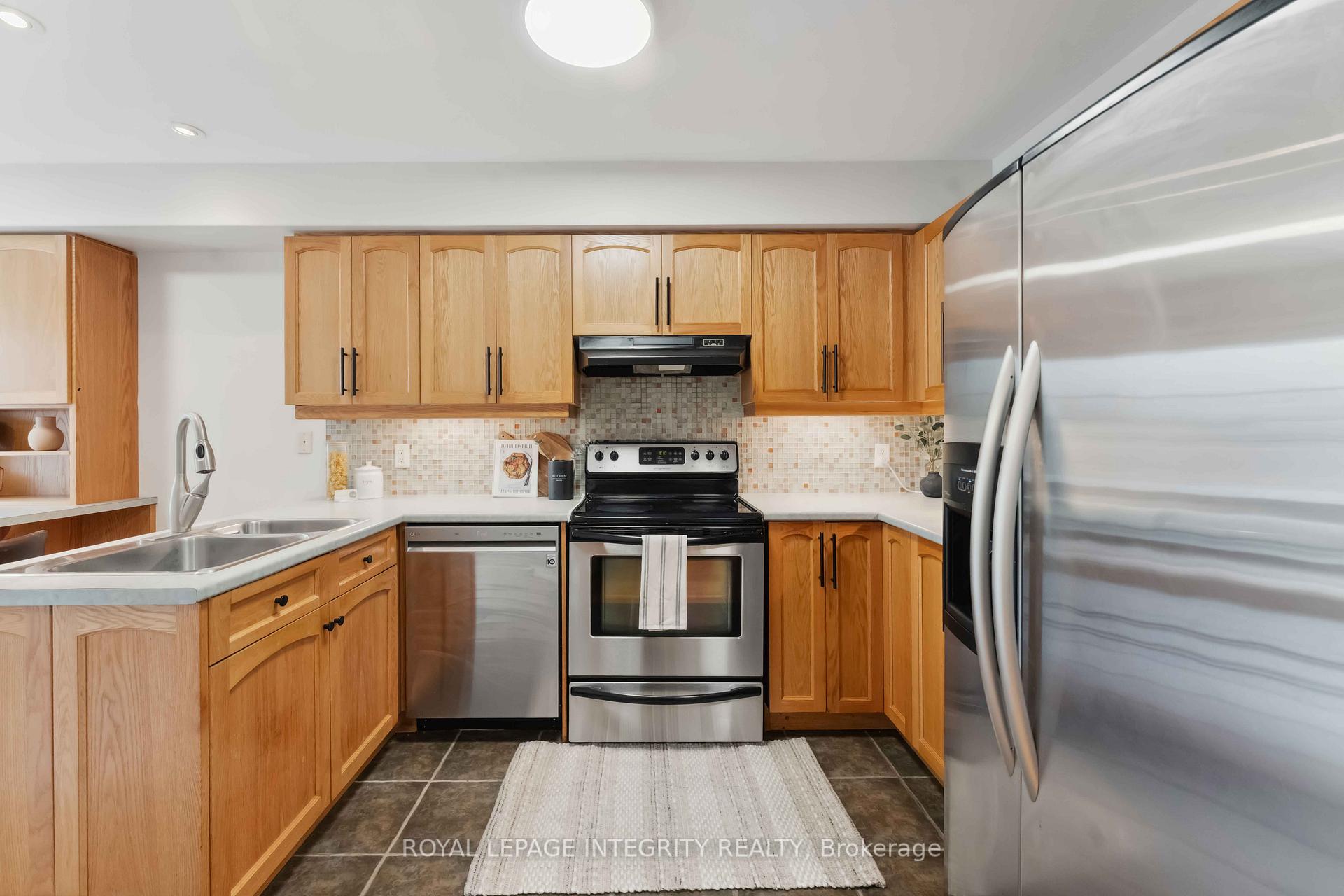 Photo 7 of 141 Lockhaven Private, Ottawa, Barrhaven - Stonebridge — HOMEH