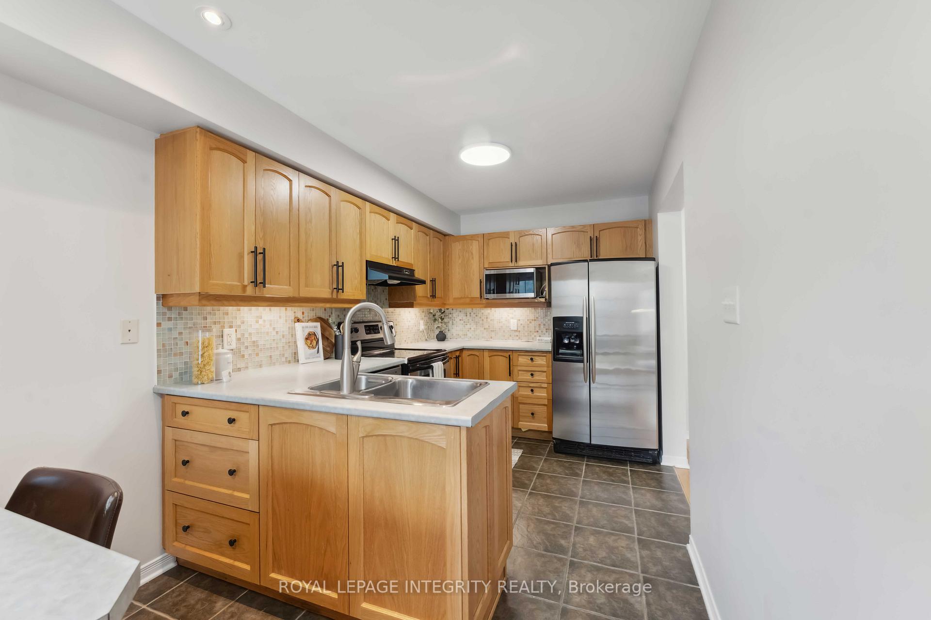 Photo 9 of 141 Lockhaven Private, Ottawa, Barrhaven - Stonebridge — HOMEH