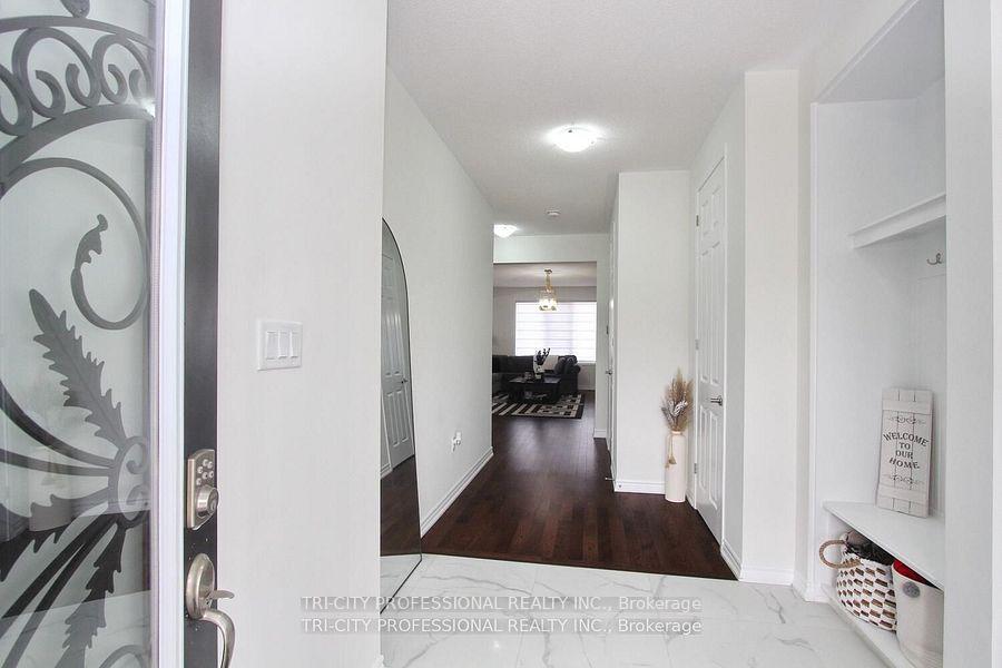 Photo 12 of 16 Dolucci Crescent, Brampton, Northwest Brampton — HOMEH