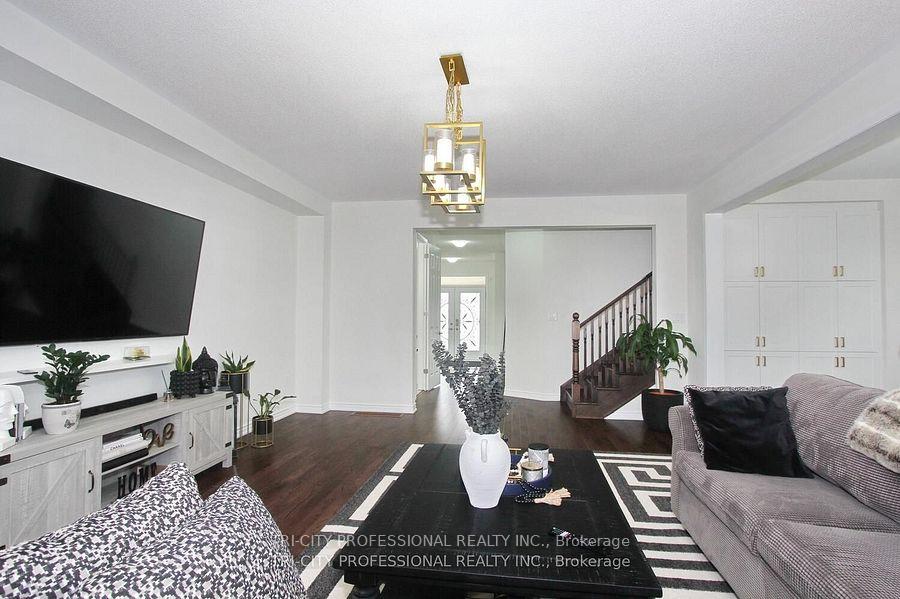 Photo 30 of 16 Dolucci Crescent, Brampton, Northwest Brampton — HOMEH