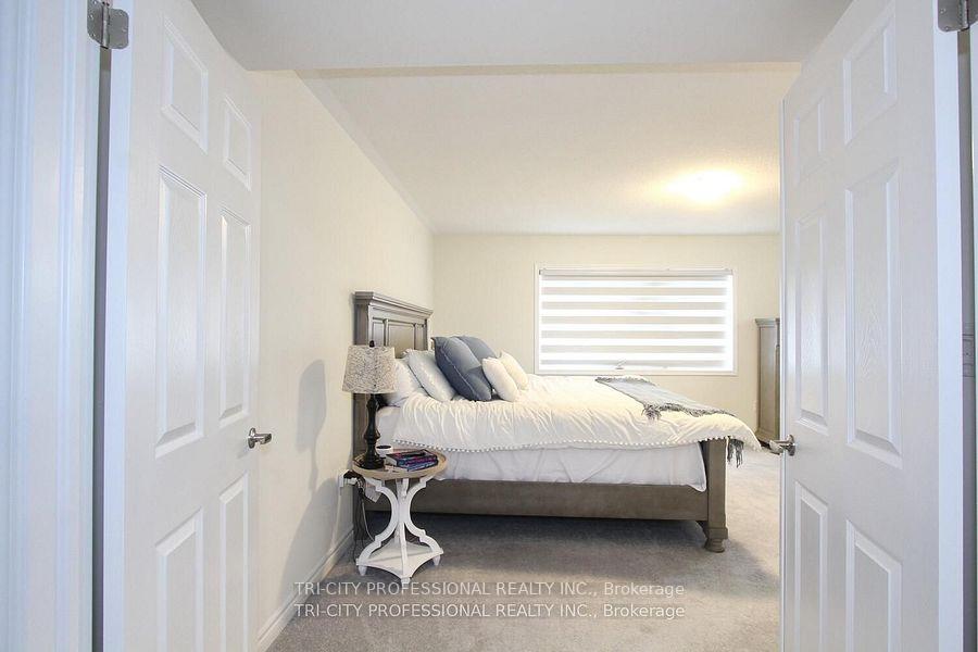 Photo 13 of 16 Dolucci Crescent, Brampton, Northwest Brampton — HOMEH