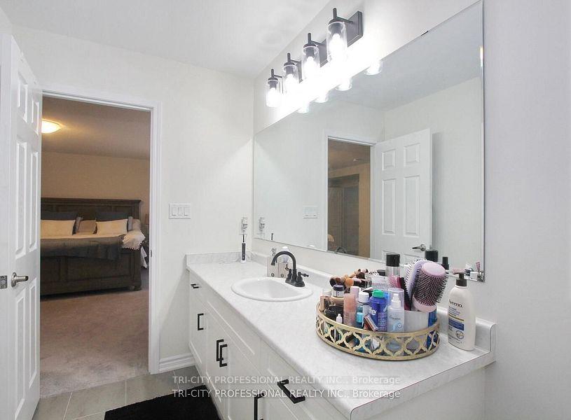 Photo 4 of 16 Dolucci Crescent, Brampton, Northwest Brampton — HOMEH