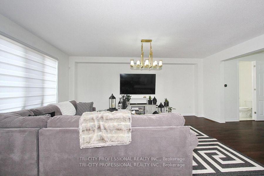 Photo 20 of 16 Dolucci Crescent, Brampton, Northwest Brampton — HOMEH