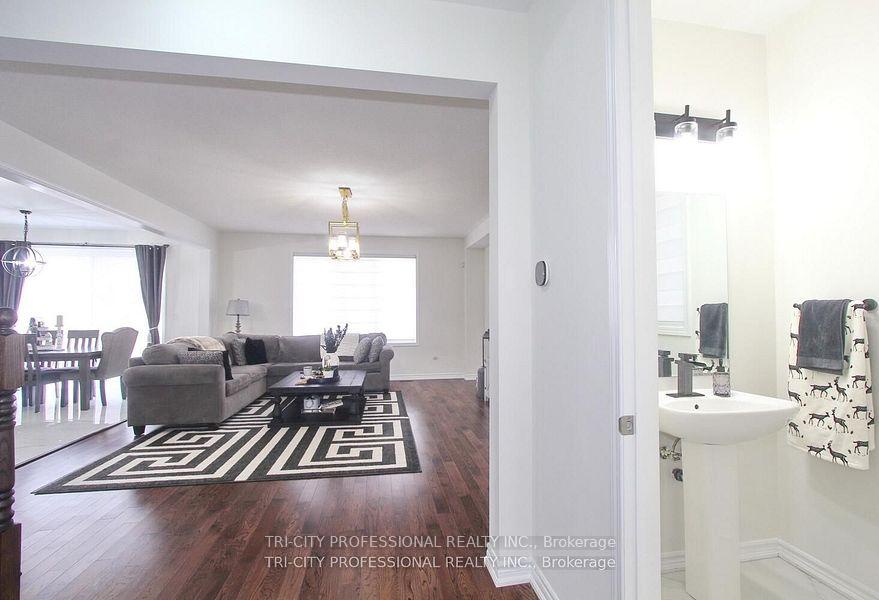 Photo 24 of 16 Dolucci Crescent, Brampton, Northwest Brampton — HOMEH