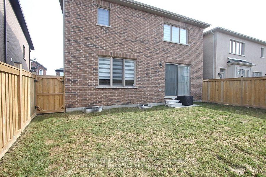 Photo 37 of 16 Dolucci Crescent, Brampton, Northwest Brampton — HOMEH