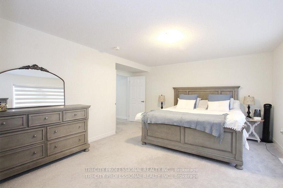 Photo 38 of 16 Dolucci Crescent, Brampton, Northwest Brampton — HOMEH