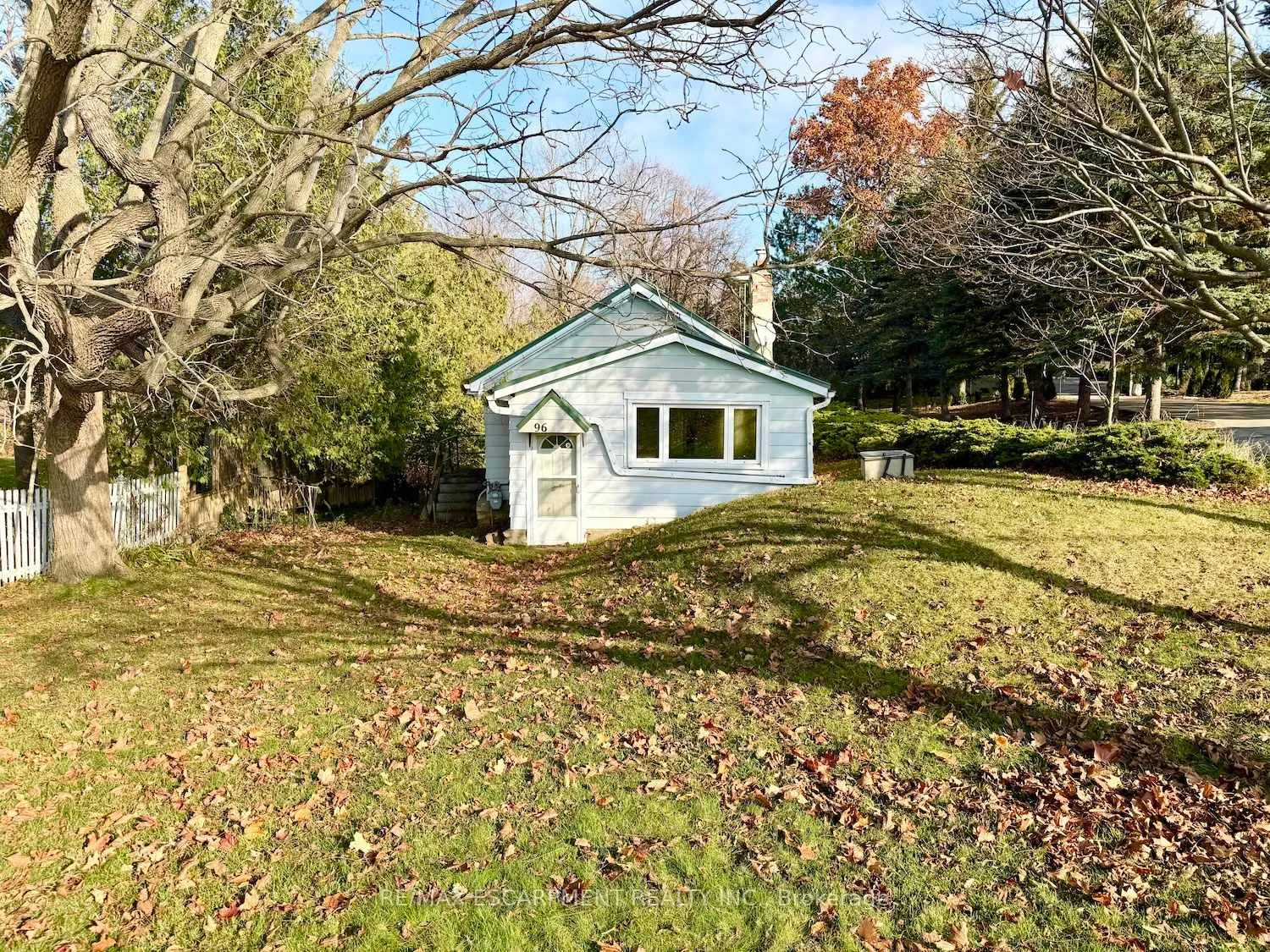 Photo 44 of 96 Ridge Road W, Grimsby, Grimsby Escarpment — HOMEH