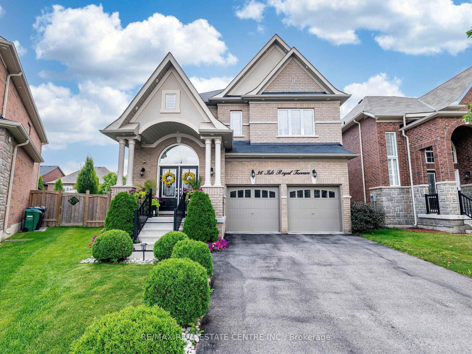 Photo 1 of 36 Isle Royal Terrace, Brampton, Bram West — HOMEH