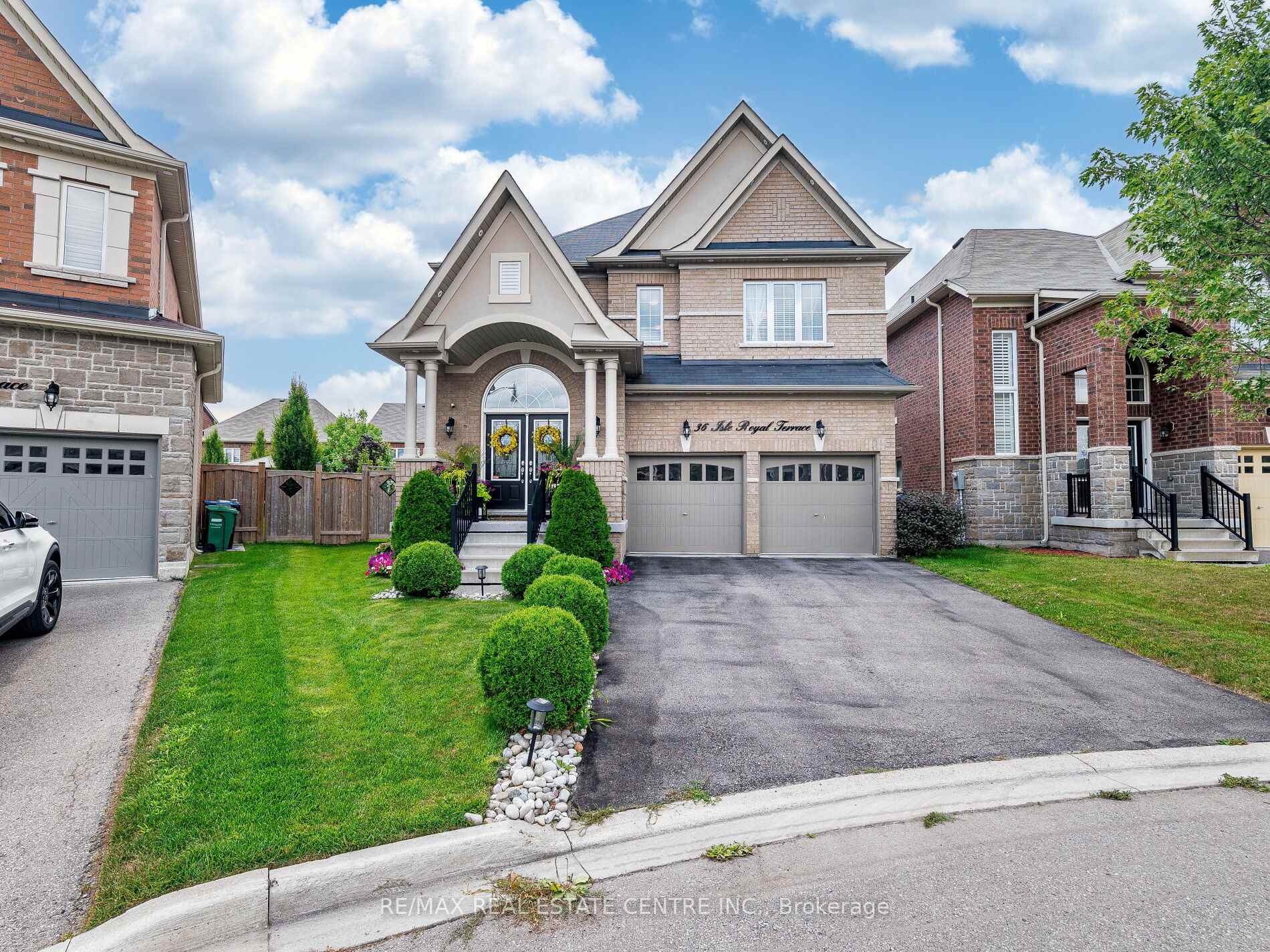 Photo 11 of 36 Isle Royal Terrace, Brampton, Bram West — HOMEH
