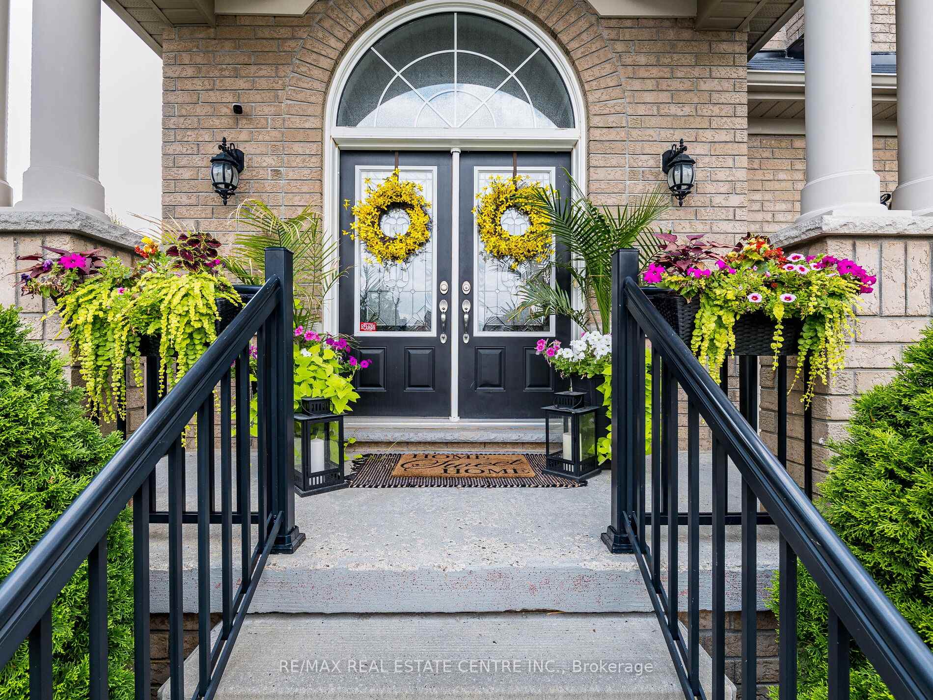 Photo 2 of 36 Isle Royal Terrace, Brampton, Bram West — HOMEH