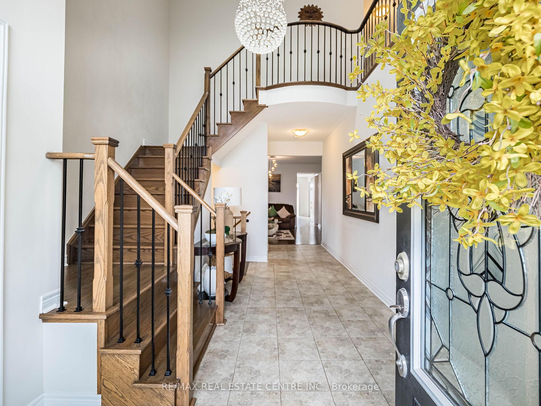Photo 3 of 36 Isle Royal Terrace, Brampton, Bram West — HOMEH