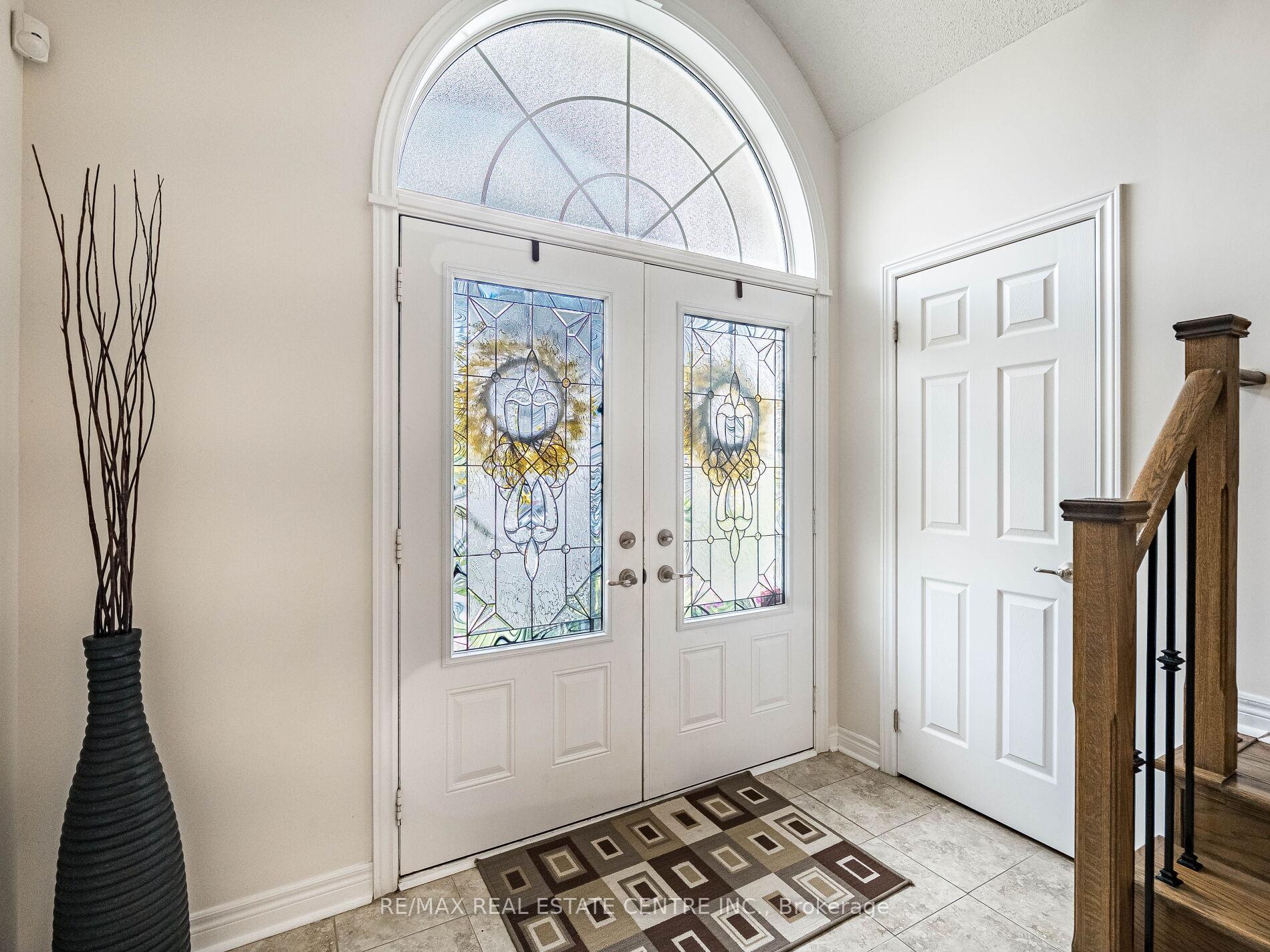 Photo 5 of 36 Isle Royal Terrace, Brampton, Bram West — HOMEH