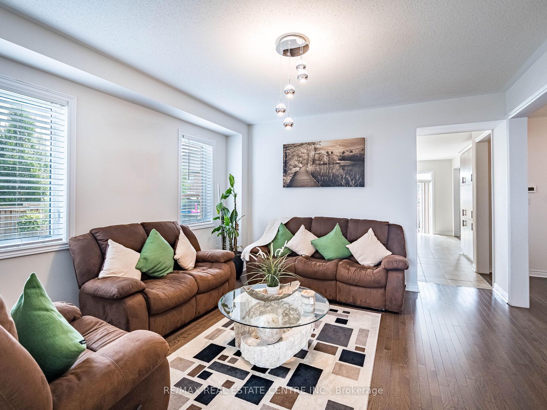 Photo 4 of 36 Isle Royal Terrace, Brampton, Bram West — HOMEH