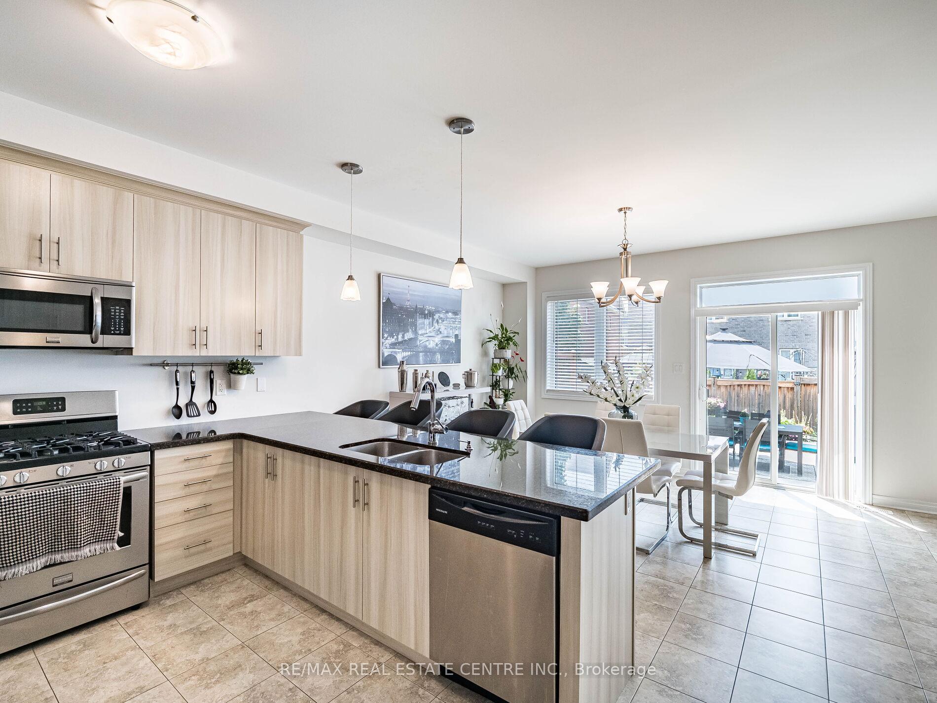 Photo 6 of 36 Isle Royal Terrace, Brampton, Bram West — HOMEH