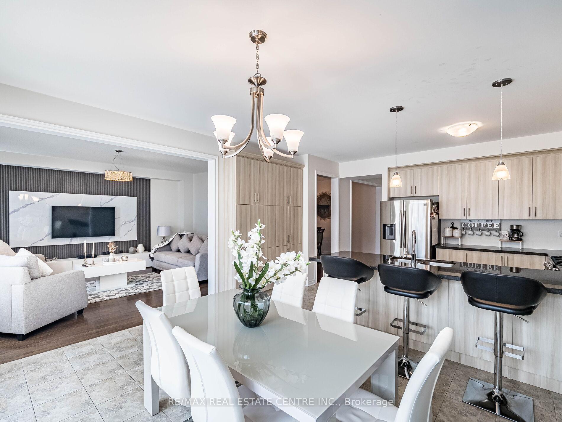 Photo 13 of 36 Isle Royal Terrace, Brampton, Bram West — HOMEH