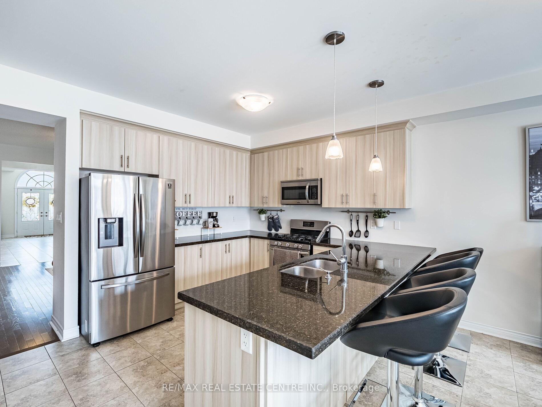 Photo 12 of 36 Isle Royal Terrace, Brampton, Bram West — HOMEH
