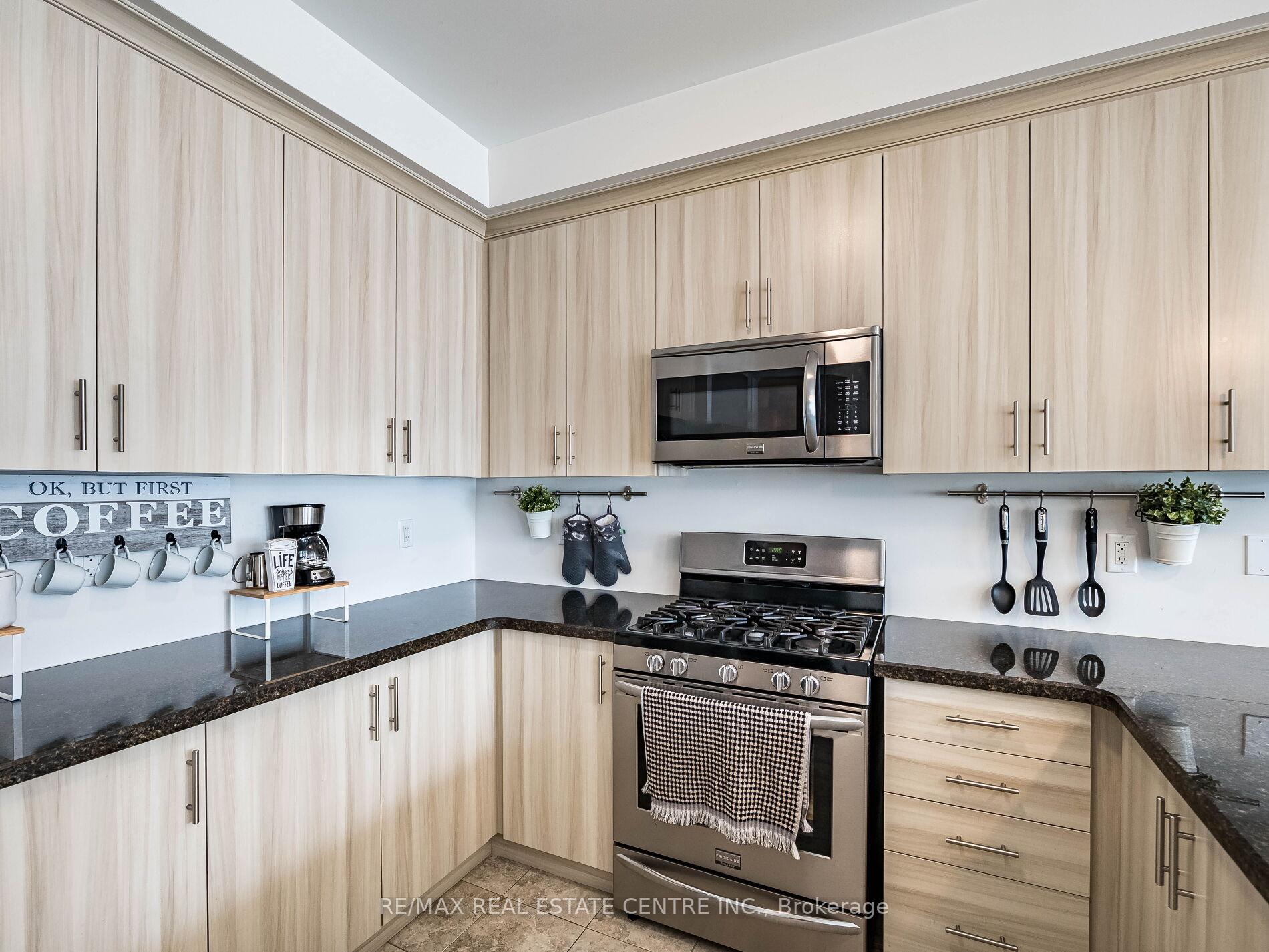 Photo 16 of 36 Isle Royal Terrace, Brampton, Bram West — HOMEH