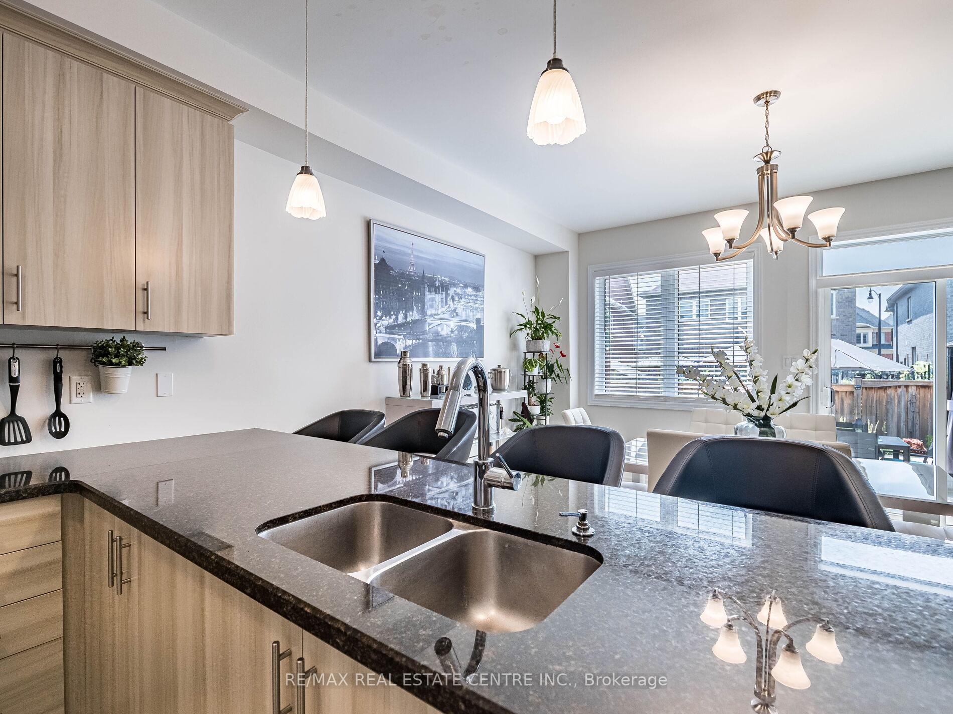 Photo 14 of 36 Isle Royal Terrace, Brampton, Bram West — HOMEH