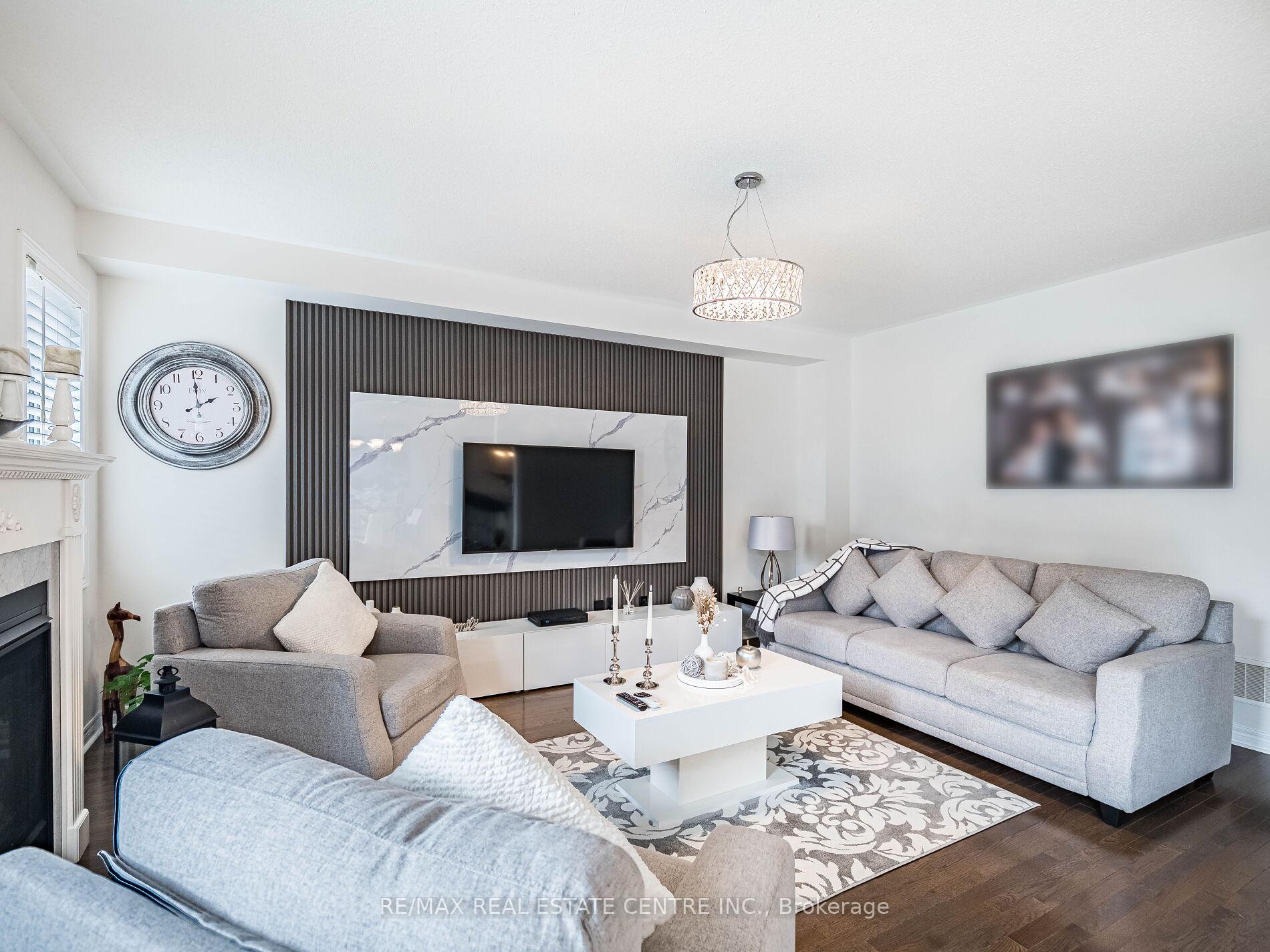 Photo 24 of 36 Isle Royal Terrace, Brampton, Bram West — HOMEH